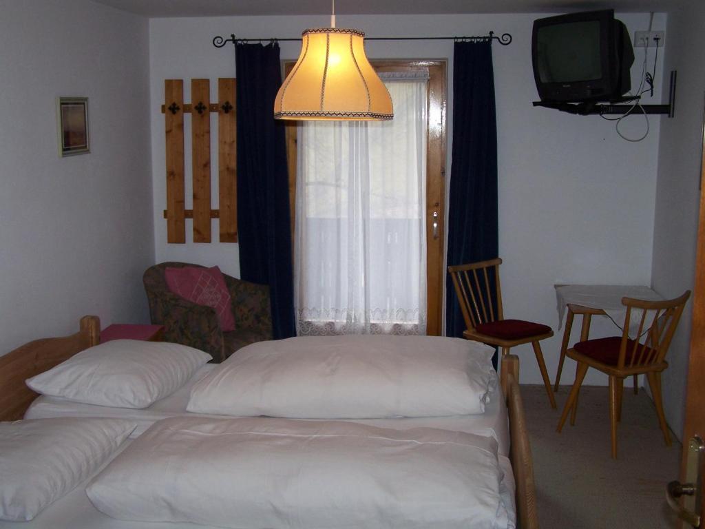 Pension Holzknechthof Am See Neustift im Stubaital Room photo