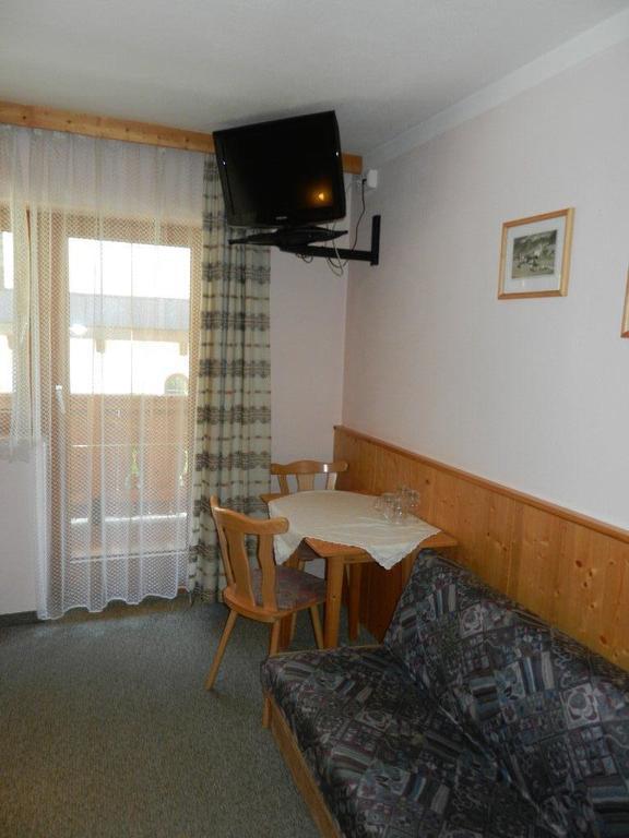 Pension Holzknechthof Am See Neustift im Stubaital Room photo